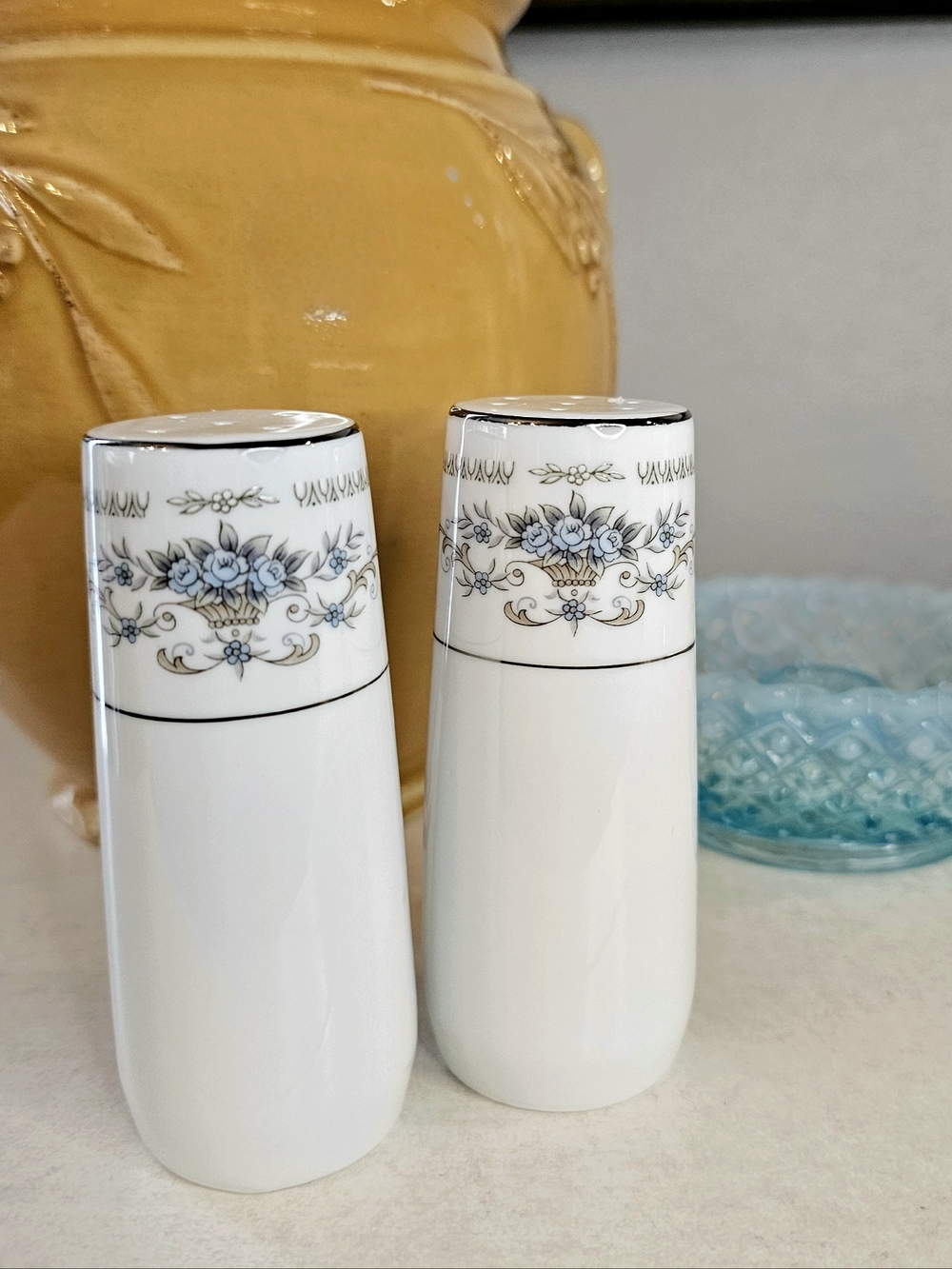 Diane Fine China Of Japan Porcelain Salt & Pepper Shakers Blue Floral Platinum